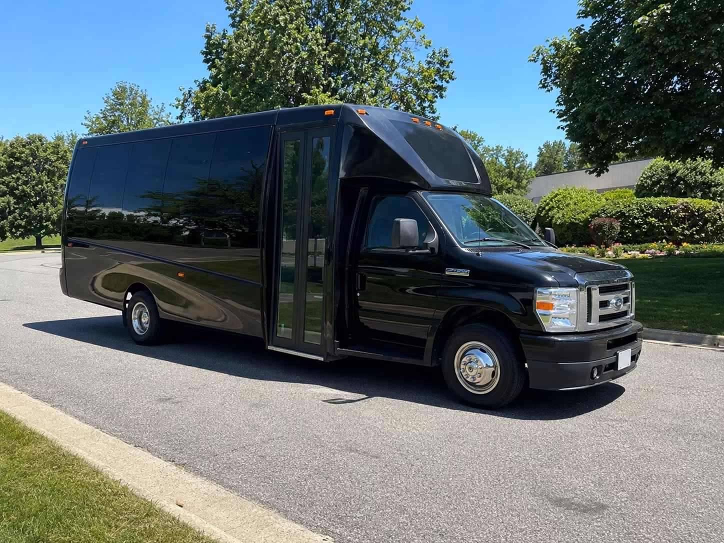 affordable macon prom party bus prices split across your group
